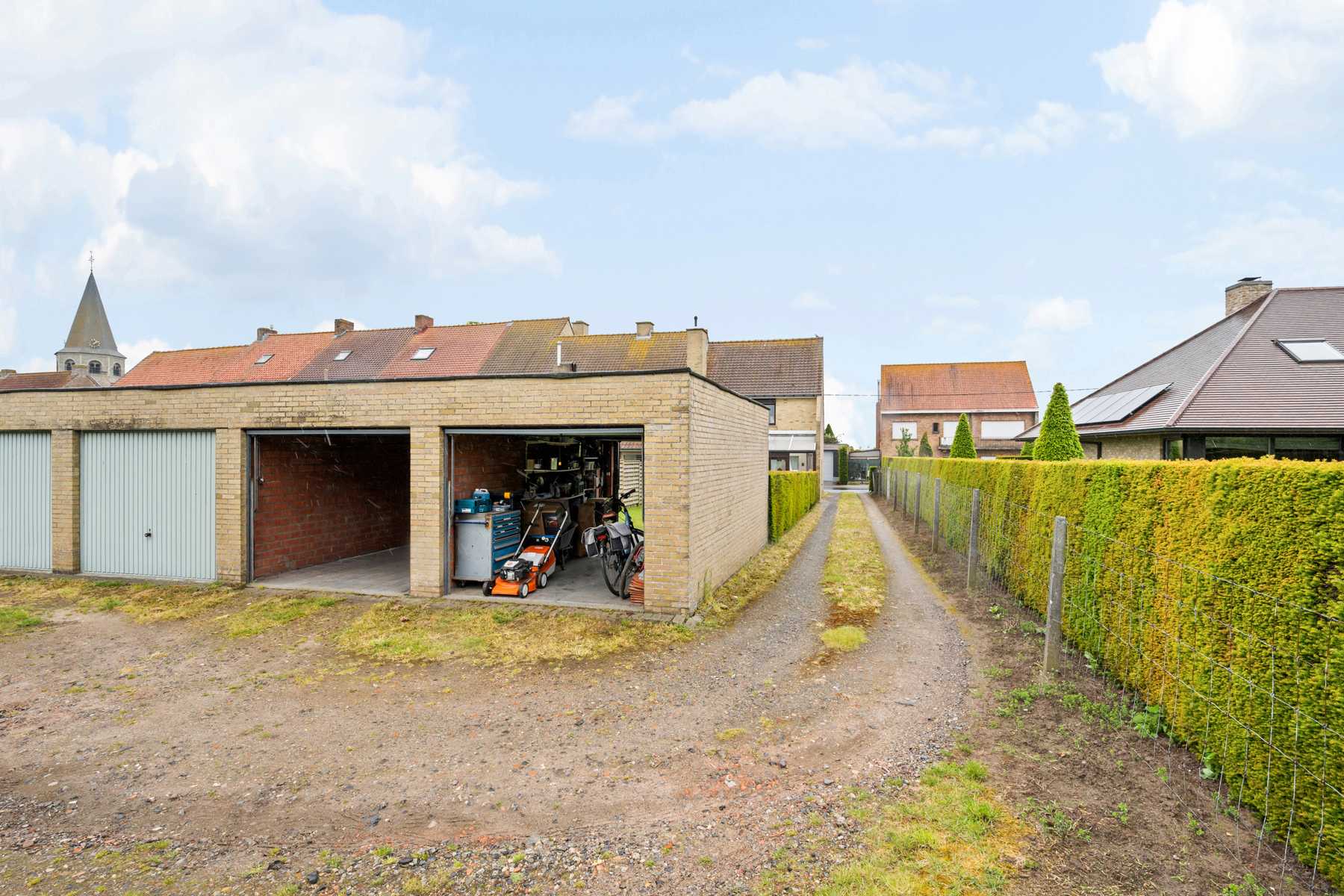 Instapklare halfopen woning met 2 garages - foto 3