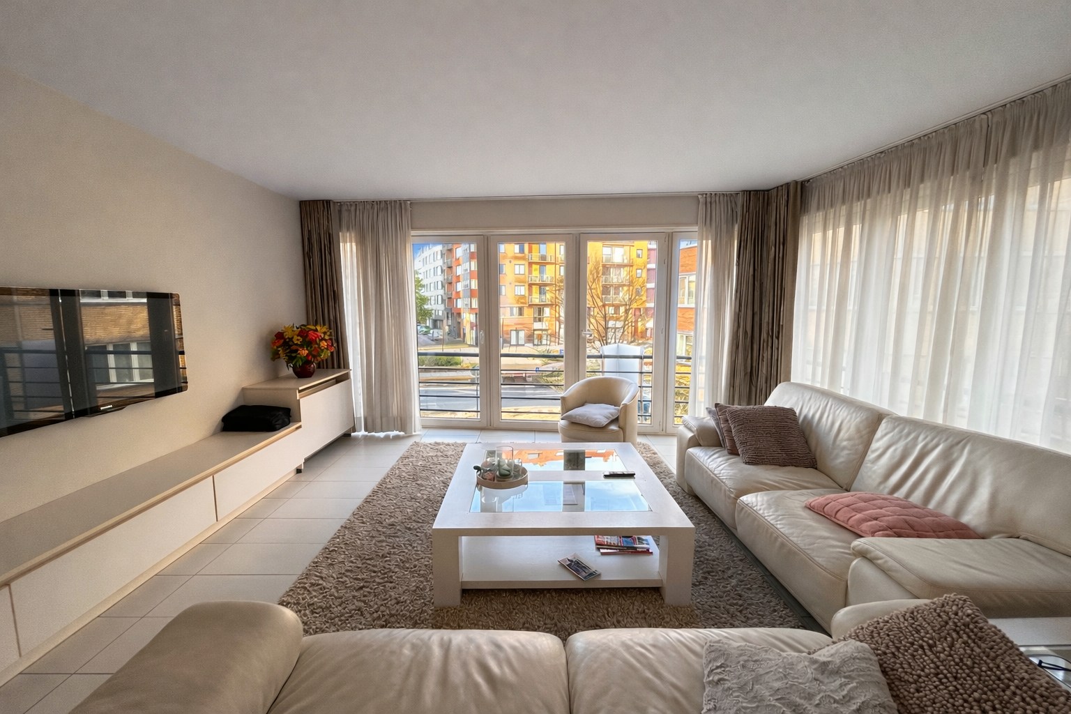 Bemeubeld hoekappartement met 2 slaapkamers - foto 5