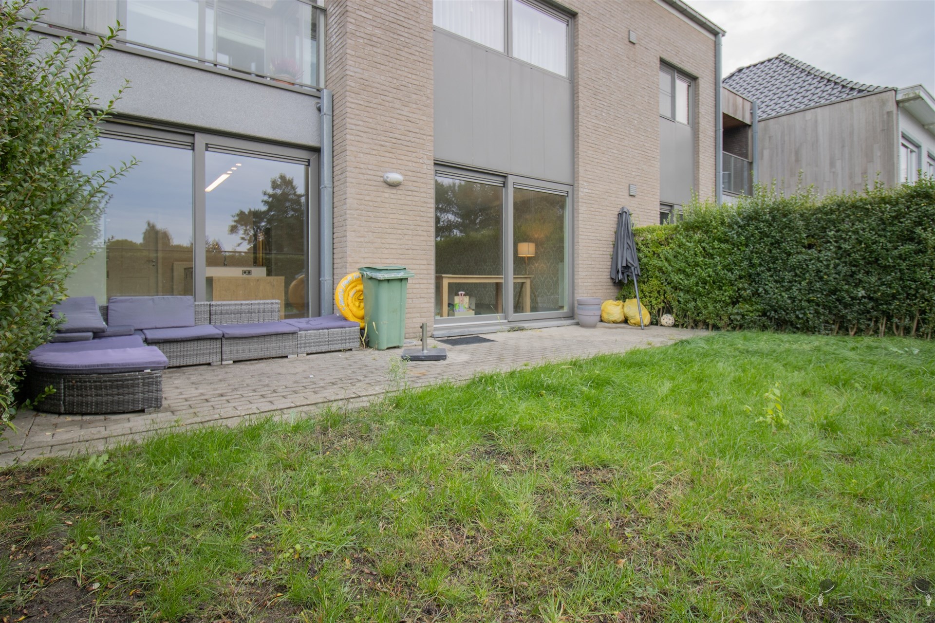 Gelijkvloers appartement van 114 m² met 2 slaapkamers en privé tuin - foto 1