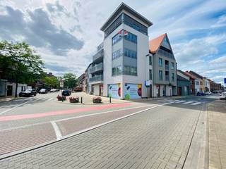 Deze nieuwbouw handel-, horeca of kantoorruimte, gelegen op de hoek van de Generaal Deprezstraat en Stasegemdorp zorgt ervoor dat u zeker...