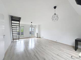 Looking for a spacious apartment with pleasant terrace in prime location in Boom? This duplex apartment is located on the second floor of a...