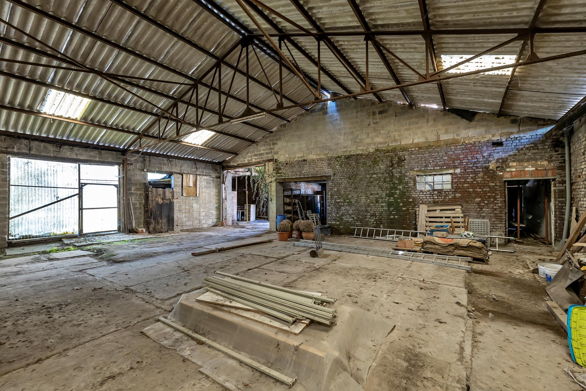 Ruime te renoveren woning met loods en bouwgrond - foto 5