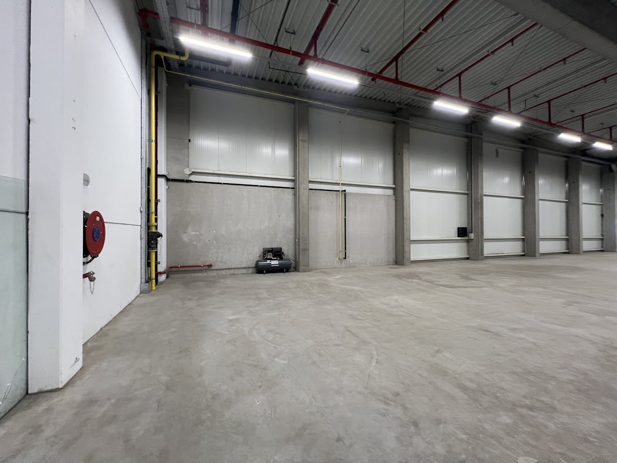 Magazijn (6.515 m²) met kantoren (190 m²) te huur in Boom - foto 5