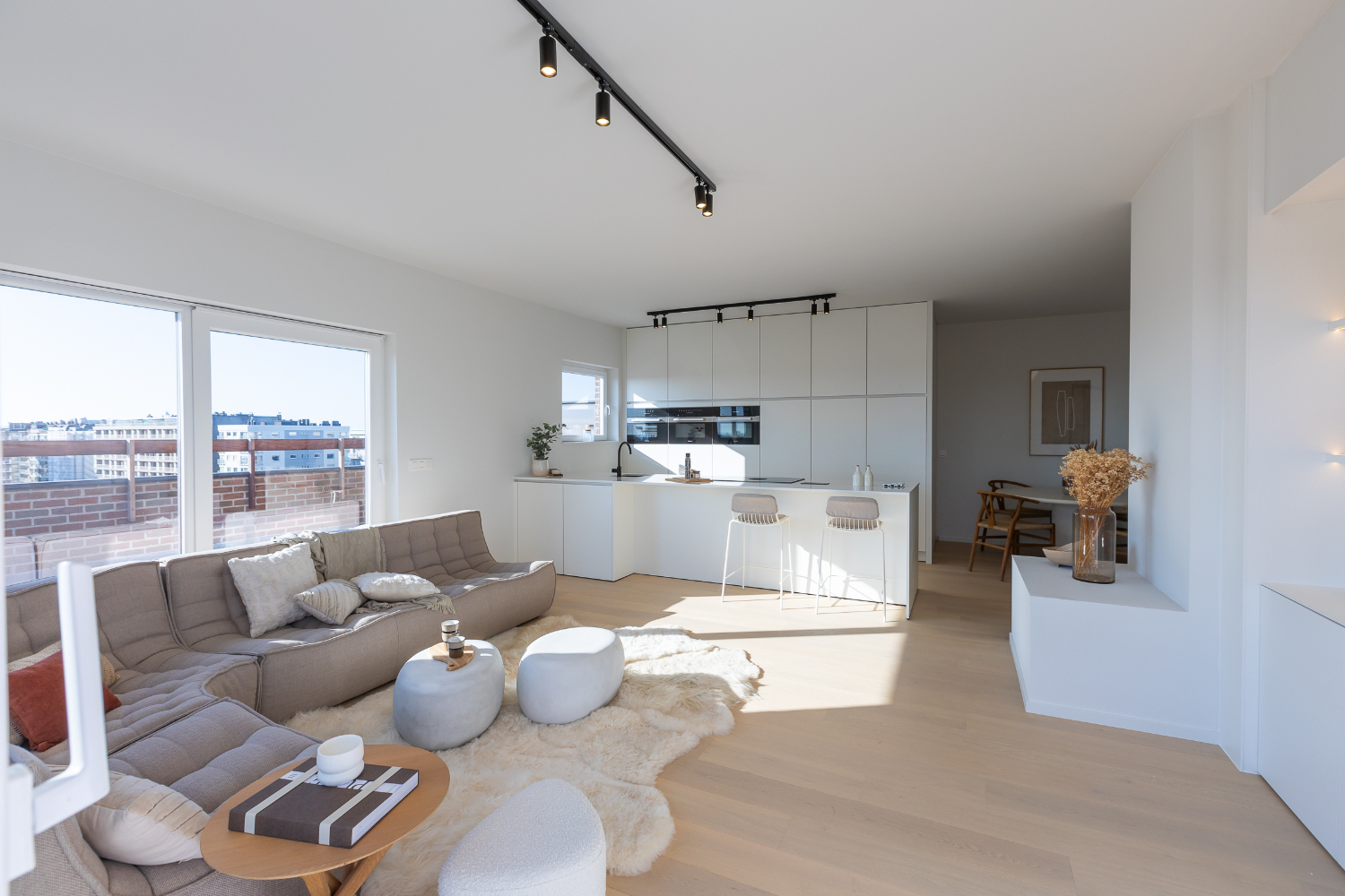 Gerenoveerd penthouse appartement met riant terras - foto 2