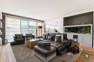 Lichtrijk 3 slaapkamer appartement met ZW-terras in de Veldekens!Dit ruim en lichtrijk 3 slaapkamer appartement (144m²) met hoge afwerkingsgraad ligt...