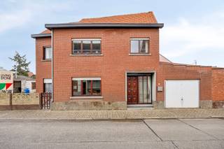 Ruime woning met potentieel in DrieslinterOntdek deze ruime woning in Drieslinter, gelegen op een perceel van 304 m² met een bewoonbare oppervlakte...