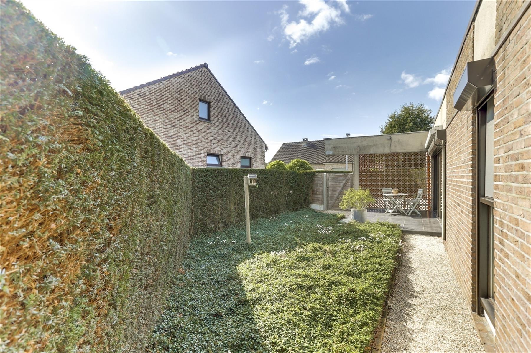 Gelijkvloerse woning met 3 slpk., garage & omheinde tuin - foto 4