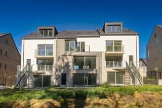 Deze nieuwe woning van 308 m² combineert ruimte en comfort om aan de behoeften van een modern gezin te voldoen. Gelegen in de Rue du Bois Henri,...