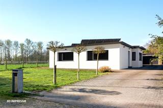 <p><span>Landelijk gelegen, verzorgde gelijkvloers-woning met 3 slaapkamers te Koningshooikt,</span></p><p><span> </span></p><p><span>De inkomhal geeft toegang tot woon- en slaapgedeelten. De ruime, lichtrijke leefruimte, met aangrenzende keuken biedt een aangename thuis om mensen te ontvangen. </span><span><br /></span><span>Het slaapgedeelte voorziet 3 ruime slaapkamers.</span><span><br /><br /></span><span>Vanuit de leefruimte is er directe toegang tot het overdekte terras met zicht op de ruime tuin. Deze loopt naadloos over in het achterliggende landschap.</span><span><br /><br /></span><span>Verder beschikt de woning over een badkamer, bijkeuken, berging en technische ruimte met sturing voor warmtepomp en zonnepanelen. </span><span><br /></span><span>Parkeerruimte is er meer dan voldoende aan de straatkant en op de oprit naar de losstaande garage.</span><span><br /><br /></span><span>Dankzij de ligging nabij verschillende verbindingswegen zijn Duffel, Mechelen en Lier vlot bereikbaar. </span></p><p><span> </span></p><p><span>Ben je op zoek naar een woning te midden de natuur? Dan is dit meer dan waarschijnlijk iets voor u.<br />Kom de troeven ter plaatse ontdekken en maak een afspraak: 015/755 444 of </span><span><span>info@immovercammen.be</span></span></p><p><span> </span></p>