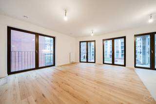 <div>
<div>
<div>
<div>
<div>
<div>
<div>
<div>
<div>
<div>
<div><br /><br /></div>
</div>
</div>
</div>
</div>
</div>
</div>
</div>
</div>
</div>
</div>
Telefoon: 02 318 18 08 - The Scarlet Project is gevestigd op de site van Tour &amp; Taxis in het Iconic Park Lane project. Het project werd ontworpen door noA Architects, die samenwerkten met Sergison Bates en awg aan het concept en het ontwerp van Park Lane. Het gebouw telt 6 verdiepingen en 28 appartementen (1-2 &amp; 3 slaapkamers), die allemaal ruime woonkamers met een hoogwaardige afwerking bieden, evenals prachtige terrassen met uitzicht op de tuinen van het project of het Tour &amp; Taxis park.<br />Het project, uitgerust met zonnepanelen, driedubbele beglazing en een systeem voor regenwaterrecuperatie, zal u de beste energieprestaties bieden.<br />Een gegarandeerd vlekkeloze investering in deze gerevitaliseerde buurt!