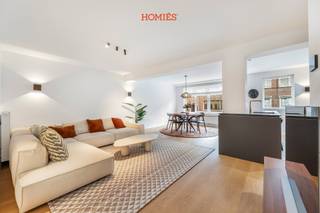 Dit high-end appartement in residentie D’ Residence werd recent volledig gerenoveerd en situeert zich in het welbekende Nieuw Kwartier. We...