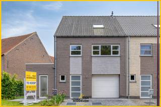 Immo Van Middelem vend cette maison très bien située et parfaitement entretenue de +/- 217 m² avec 3 chambres, jardin et garage, située au centre...
