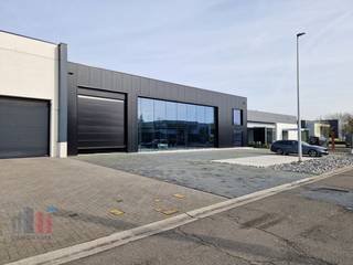 Newly built industrial building with a total surface of 2,265 m² consisting of 1,355 m² warehouse in combination with a showroom of 455 m² and on...