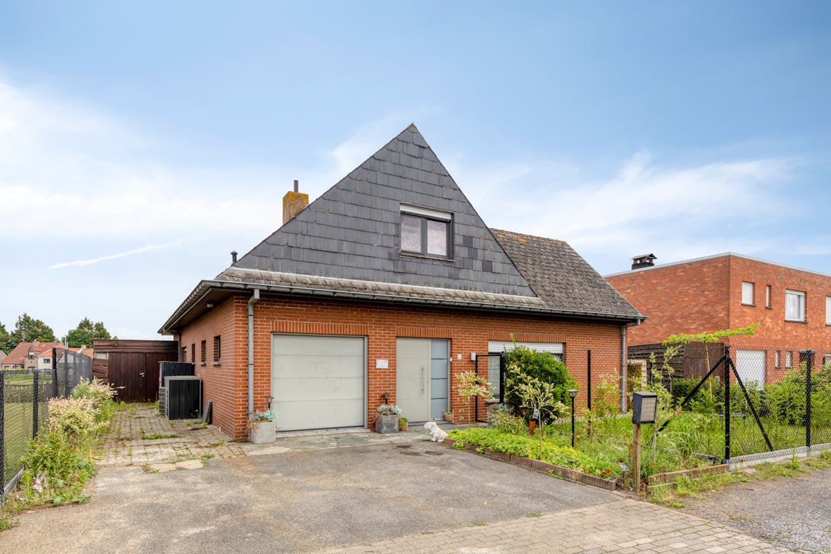 Alleenstaand huis op ruim perceel te koop in Veldegem - foto 1