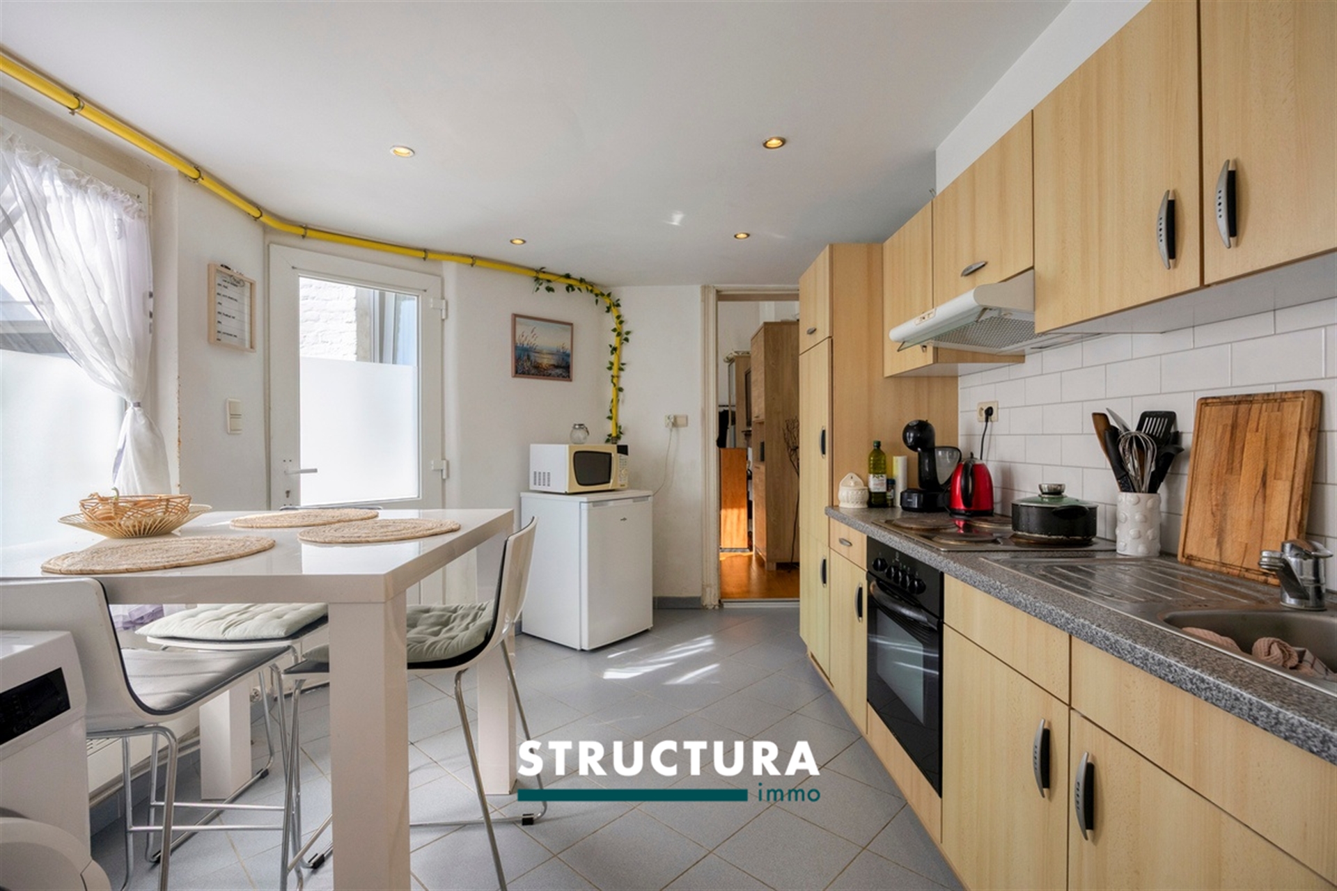 Propriété polyvalente avec jardin et allée privative. - photo 5