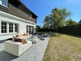 TOPLOCATIE in het Zoute, koppelvilla met de perfecte zon-oriëntatie, volledig verscholen in de paadjes van het Zoute, op wandelafstand van de...