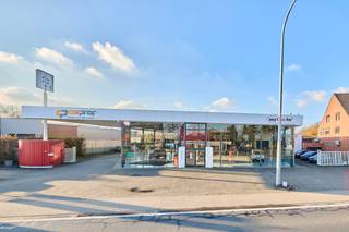 Deze handelsruimte met werkplaats/magazijn bevindt zich op een commerciële toplocatie in Maasmechelen. Op een perceel van ruim 6133m² aan de...