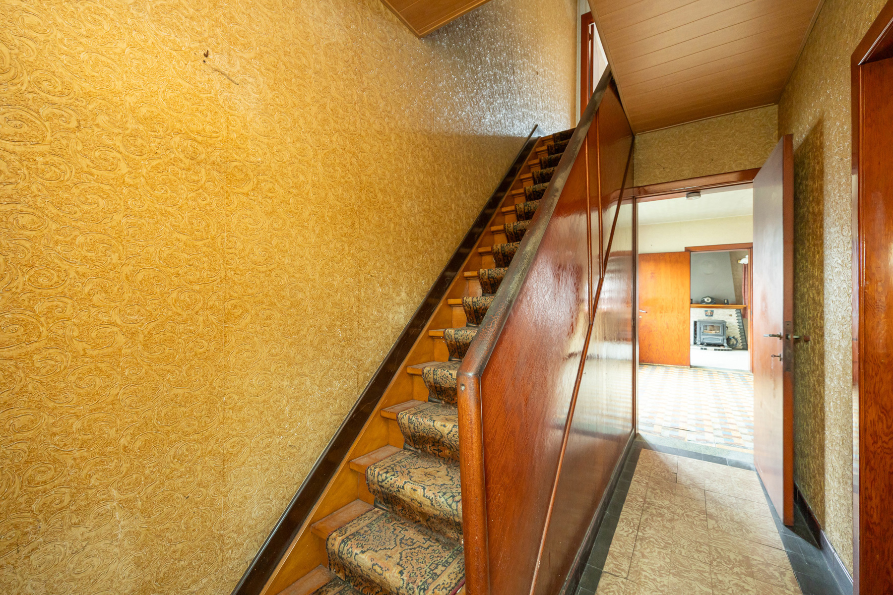 TE RENOVEREN WONING MET RUIME ZUIDWEST-TUIN OP 1900 M² - foto 3