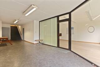 Mooi kantoor op gelijkvloers met 2 afzonderlijke bureau-ruimten.<br />Gemeenschappelijk sanitaire voorzieningen met andere kantoren.<br />Ruime parkeermogelijkheden aanwezig bij het gebouw.<br />Voor meer informatie over de verschillende mogelijkheden,gelieve contact op te nemen met Stef Proost immobiliën op 014/59.10.20