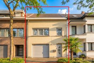 Looking for a house with 3 (mog.4) bedrooms in the center of Brasschaat. Then this house on the Van de Wiellei might be for you. Close to...