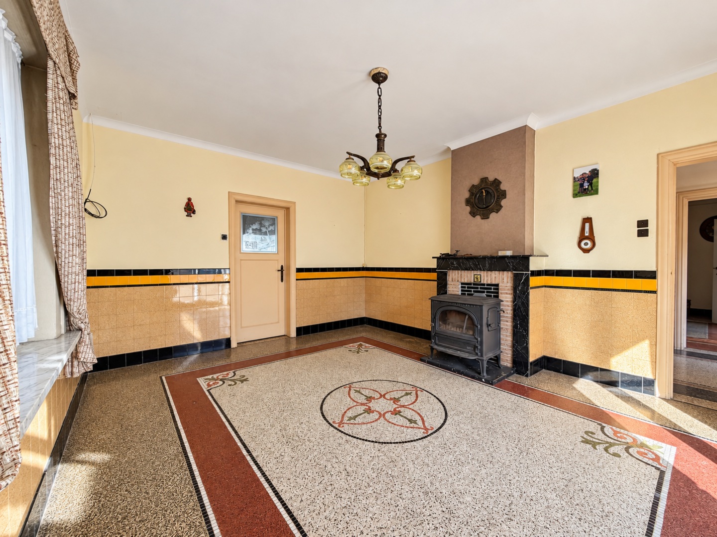 Te koop, Veelzijdige te renoveren woning met 3 slaapkamers en ruime bijgebouwen! - photo 5