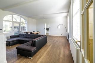 Uniek en goed gelegen landhuis met +-330m² woonbeleving ligt op een perceel van 1278m² te Halen. Deze beschikt over een grote leefruimte...
