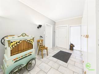 Op een zeer rustige locatie in Molenstede, op minder dan 2km van het centrum van Diest, vinden we deze gerenoveerde instapklare woning...