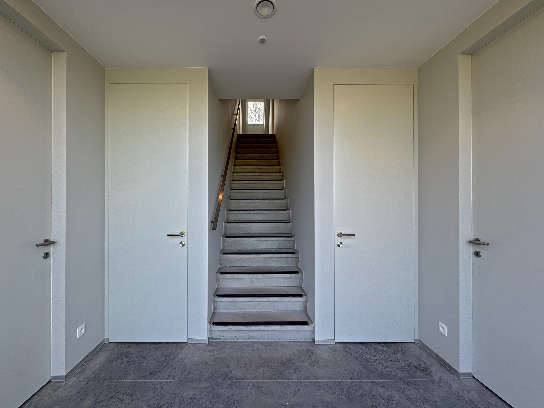 Instapklaar kantoor van 480 m² te huur – top ligging nabij N60 en E17 - foto 4