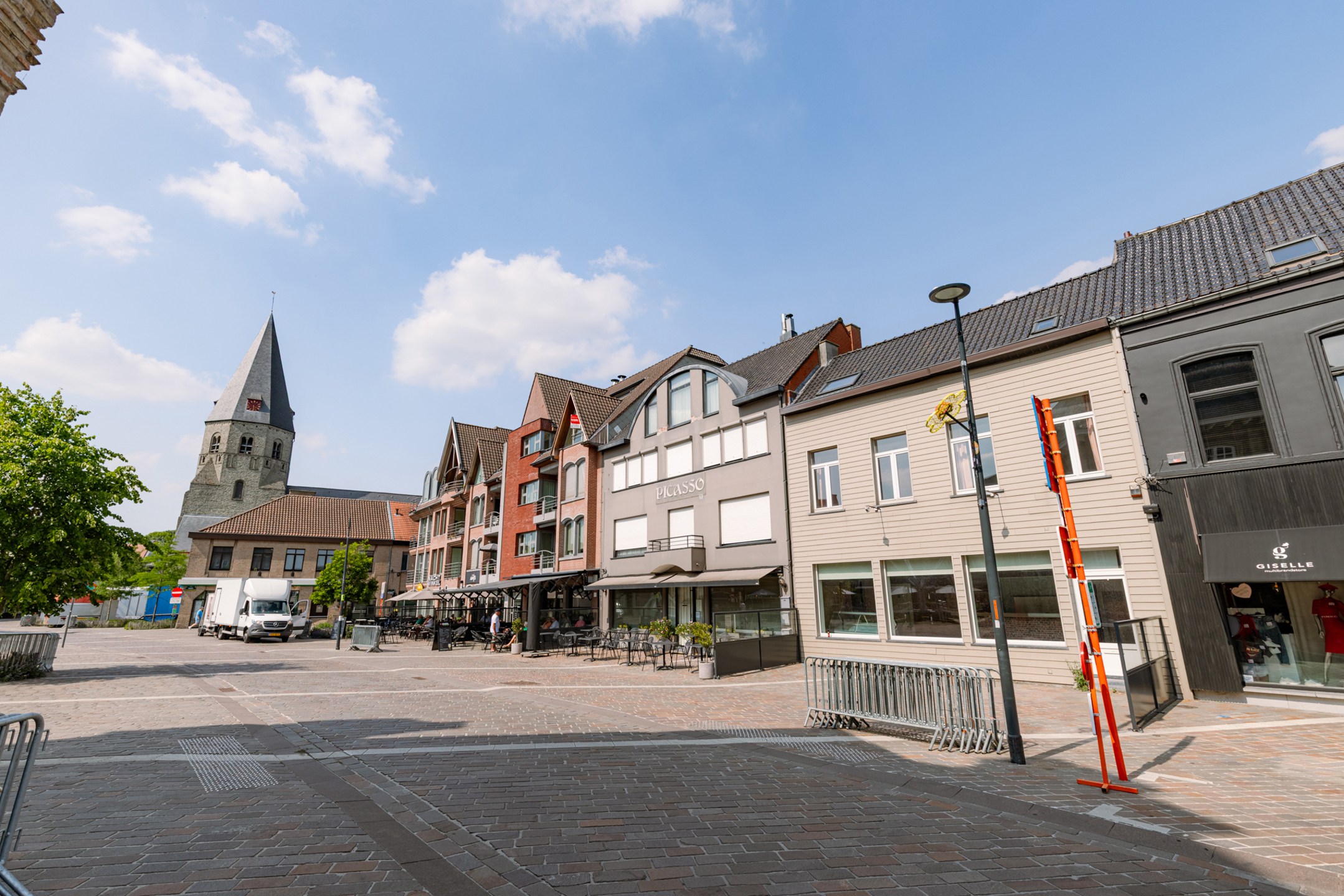 Topligging! Handel + woonst op de Markt Torhout - foto 1