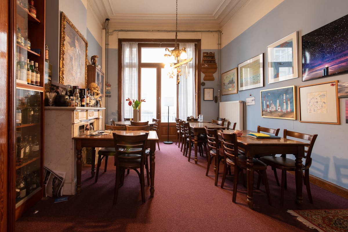 Charmant herenhuis te koop te Oostende met veel mogelijkheden - foto 3