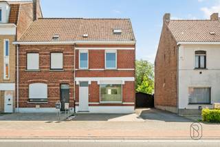 Spacious family home with 4 bedrooms and large garden!This home, which still offers room for refreshing works, combines a spacious layout, great...