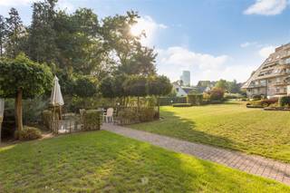 <p><span>ST DENIJS WESTREM - Mayflower desservi par Time 4 Quality </span></p><p><span>Les principaux atouts en bref :</span></p><ul><li><span>Ces appartements avec des installations hôtelières accueillent toutes les générations. </span></li><li><span>Le prestataire de services contribue à renforcer l'esprit de communauté et à promouvoir la qualité de vie pour tous</span></li><li><span>Possibilité de stockage sur le terrain et dans la cave </span></li><li><span>Plus d'informations sur les services obligatoires : <span>Time 4 Quality - Autorité de gestion d'appartements avec assistance à la vie autonome</span></span><span> </span></li></ul><p><span>Aménagement de l'appartement : </span></p><p><span> </span></p><p><span>Entrée, WC séparé, beau séjour avec cuisine ouverte équipée, grande terrasse, 1 chambre, belle salle de bain avec douche à l'italienne. </span></p><p><span> </span></p><p><span>Prix : 215 000 euros</span></p><p><span>EPC : 142 kWh/m²</span></p><p><span> </span></p><p><span> </span></p><p><span> </span></p>