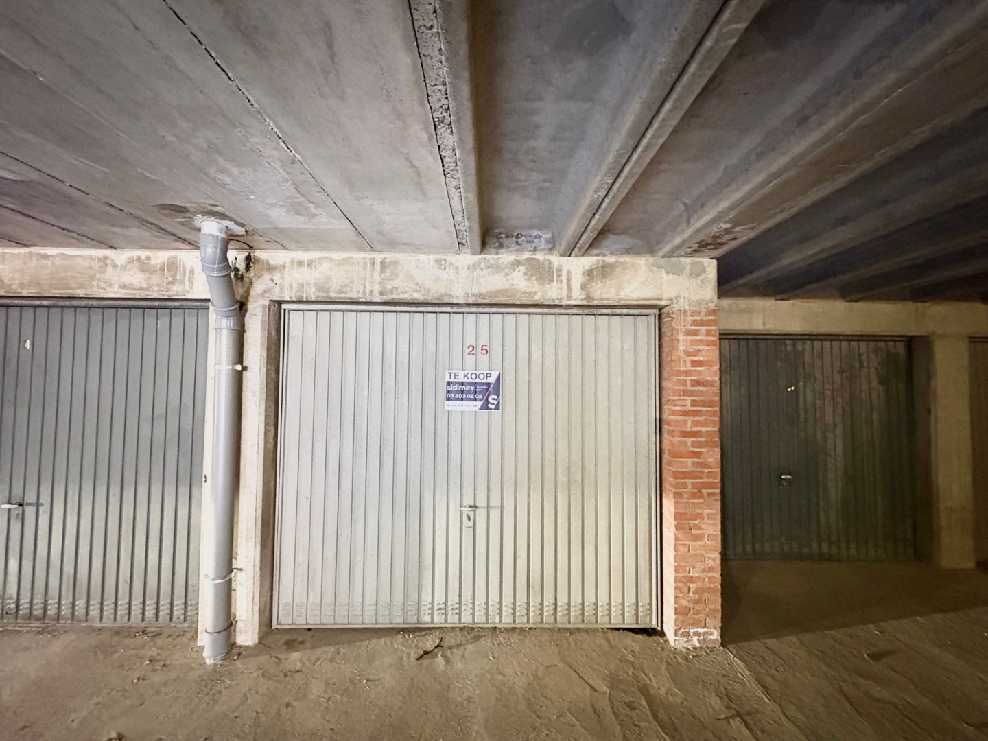 Ondergrondse garagebox met handmatige poort - foto 1