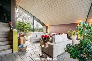 Maison familiale conceptuelle idéalement située sur un terrain de plus de 2000 m² et dans un quartier résidentiel à proximité du centre du...