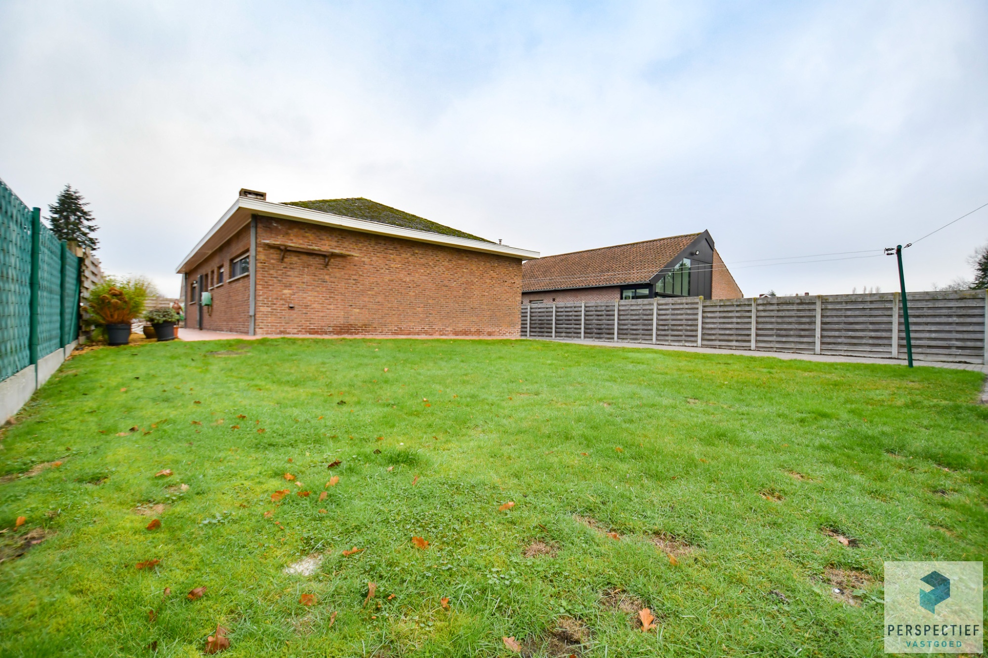 UITSTEKEND GELEGEN GELIJKVLOERSE WONING met 4 slaapkamers en tuin - foto 2