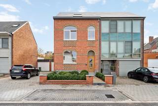 Een meesterlijk samenspel van karakter en comfort — wonen in stijl in het hart van HasseltSommige woningen hebben een ziel.Deze karaktervolle...