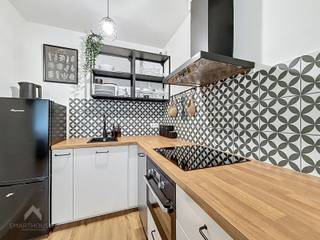 <p>Welkom in dit stijlvol volledig gerenoveerde gelijkvloerse appartement, waar hedendaags wonen en comfort hand in hand gaan. De inkomhal leidt naar een aangename, lichtrijke leefruimte met open keuken, perfect voor gezellige avonden of een ontspannen thuisgevoel.</p>
<p>Verder beschikt het appartement over een volwaardige slaapkamer en een strak ingerichte badkamer met inloopdouche, lavabo en toilet.</p>
<p>De ligging is een absolute troef: vlakbij belangrijke invalswegen, winkels en scholen én op wandelafstand van een tramhalte, wat zorgt voor een vlotte en zorgeloze mobiliteit.</p>
Een instapklaar appartement met een frisse uitstraling, ideaal voor starters, alleenstaanden of als slimme investering.<br /><br />Extra troeven:<br /><br />
<ul>
<li>energiezuinig</li>
<li>elektrische rolluiken</li>
<li>nabij belangrijke invalswegen, scholen, winkels</li>
<li>vlakbij de tramhalte</li>
<li>volledig gerenoveerd</li>
<li>instapklaar</li>
</ul>
Algemene kosten bedragen +/-170 euro per maand (syndic, privé gas en privé water inbegrepen)<br />
<p>Deze woning is te koop ZONDER makelaar via het concept van Smart Houses. Wenst u verdere inlichtingen of een bezoek? Contacteer rechtstreeks de eigenaar via 0471/68.54.08</p>