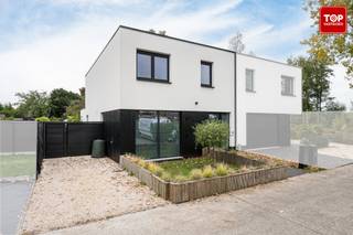 Deze instapklare halfopen bebouwing is gelegen te Evergem, Doornzele.Een prachtige woning waar gedacht is aan alle comfort. Hier is thuis komen ook...