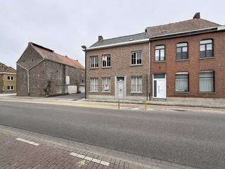 Ruim en gezellig huis met 4 slaapkamers te huur in Wielsbeke (Sint-Baafs-Vijve). De woning geniet van ruime woonvolumes, een uitgeruste...