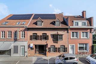 Een unieke en ruime burgerwoning met bijgebouw, gelegen nabij Aalbeke centrum.Deze gezinswoning, gebouwd in 1984 met kwalitatieve materialen en in...