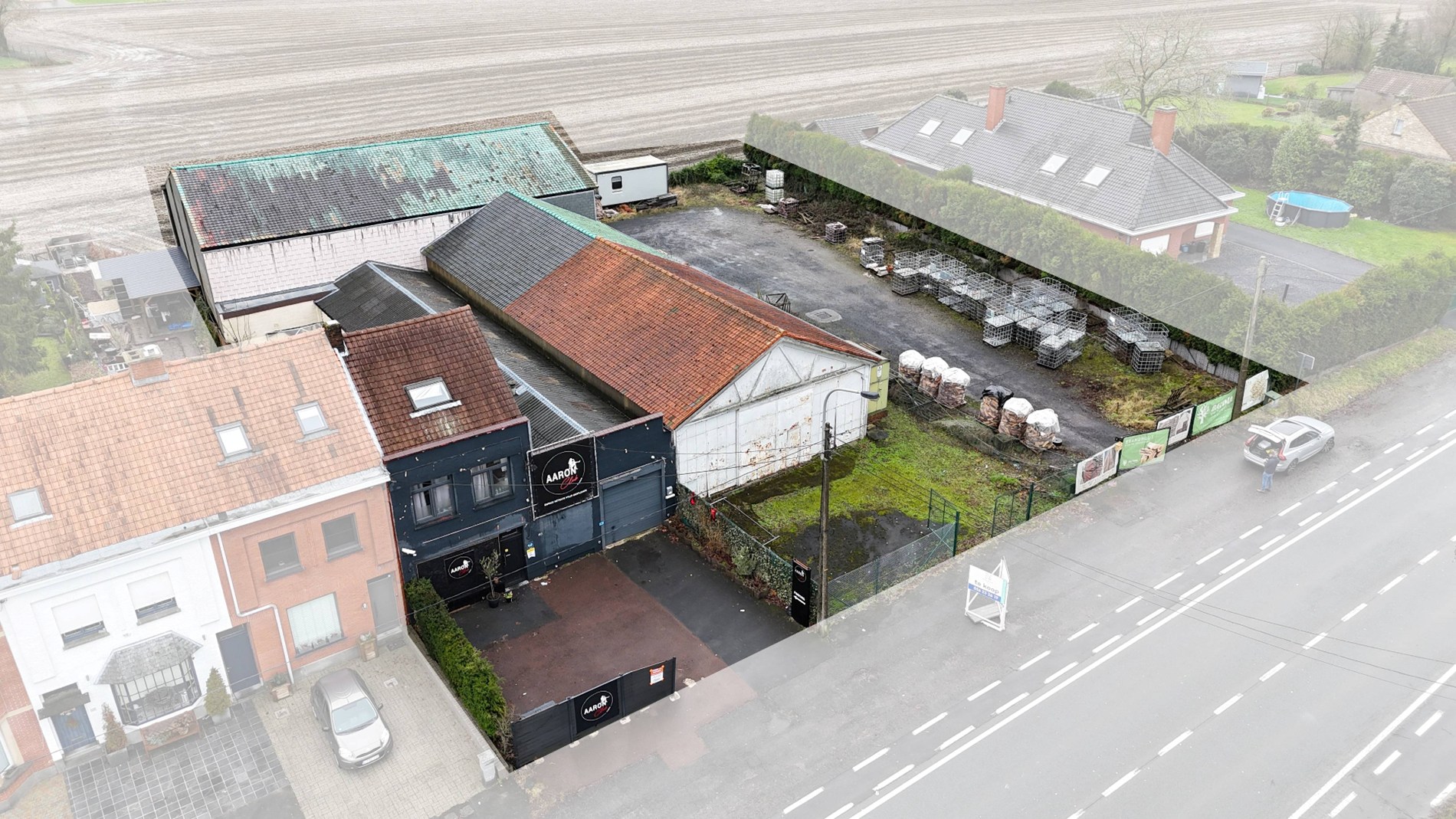 Woning met loodsen op +-2000 m² te Aalbeke. - foto 1