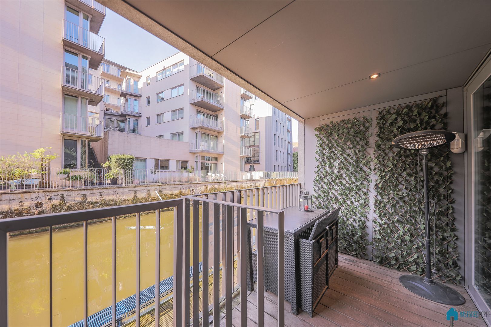 Gelijkvloers appartement met terras aan het water - foto 4