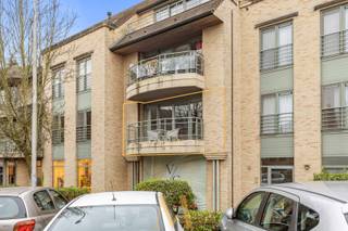 In het centrum van Deerlijk bevindt zich dit instapklare appartement met 2 slaapkamers, gelegen op de eerste verdieping van Residentie Golden...