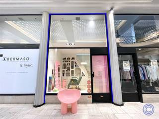 Informatie handelspand: Winkel nr. 44Sfeervolle, instapklare winkelruimte ca. 20 m², gelegen in het winkelcentrum Nieuwe Gaanderij in hartje...