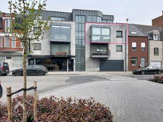 Energiezuinig appartement, op een centrale locatie, bestaande uit een inkomhal met vestiaire en afzonderlijk toilet, ruime en lichtrijke...