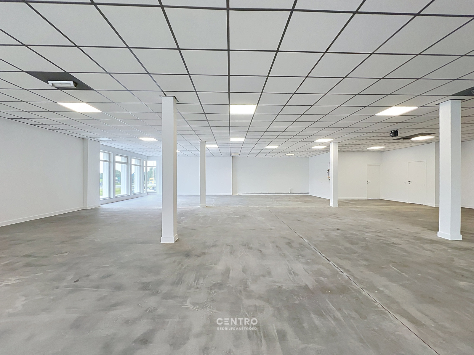 Schitterend gelegen KANTOOR/WINKELRUIMTE (AAA-locatie met TOP visibiliteit !) te Roeselare. - foto 5