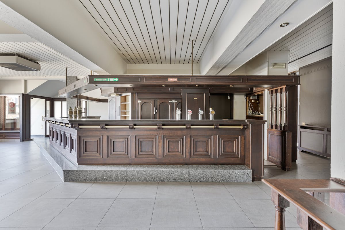 Commercieel pand te koop in het centrum van Sint-Kruis - foto 4