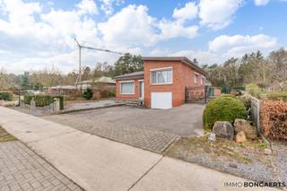 Deze gezinswoning werd gebouwd in 1965 en is gelegen op een perceel van maar liefst 17a24ca langs Soetebeek in Wijshagen (Oudsbergen). Het...