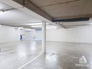 Garage à vendre à Brée