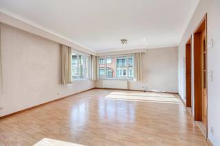 Bent u op zoek naar een energiezuinige thuis in het hart van Burcht? Dit ruime appartement in de Idsteinlaan biedt een uitstekende kans voor wie...